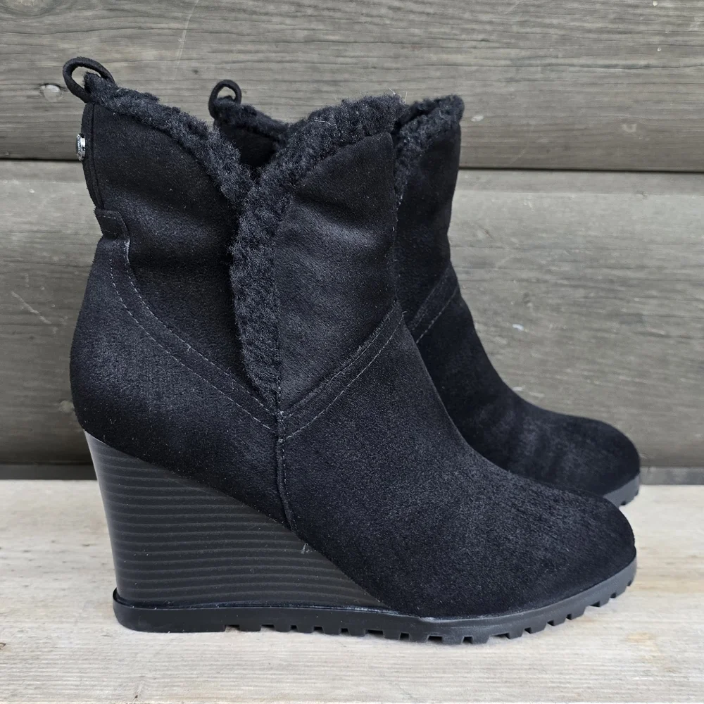 Nine West Camina Y2K Boho Minimalist Faux Fur Trim Wedge Comfort Bootie 7.5M